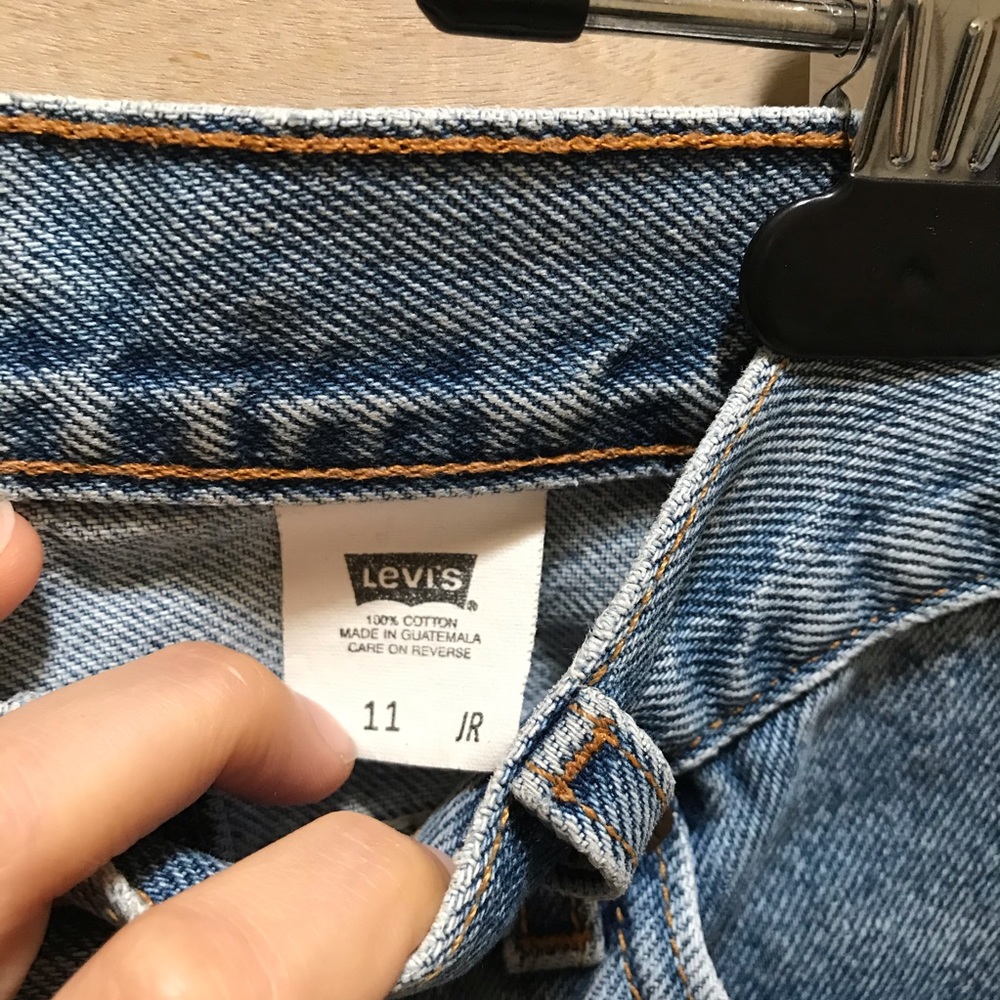 Vtg Levi’s Mid Rise Shorts - Picture 3 of 9